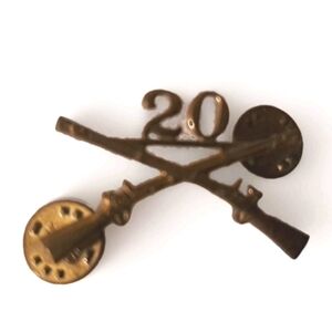 WWII 20th Infantry Regiment Officer Insignia Meyer Metal Crossed Rifle Pin cb38